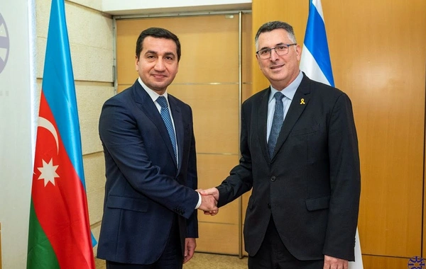 Hikmət Hacıyev İsrailin XİN başçısı ilə regional vəziyyəti müzakirə edib