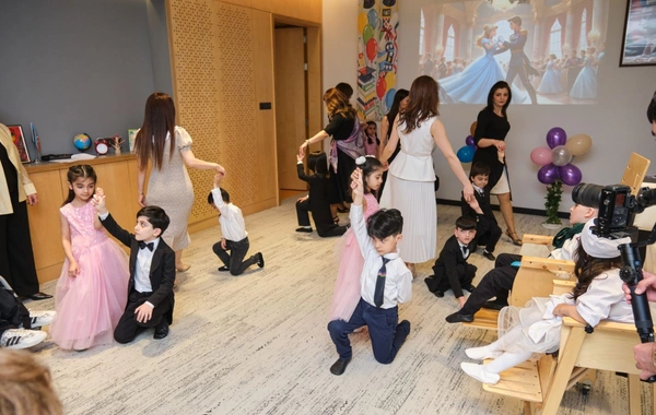 "McDonald"s Azərbaycan" "Uşaqların Sağlam Gələcəyi" mərkəzinə tibbi avadanlıq təqdim edib