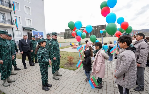 Azərbaycanda bir qrup hərbçiyə MƏNZİLLƏR VERİLDİ