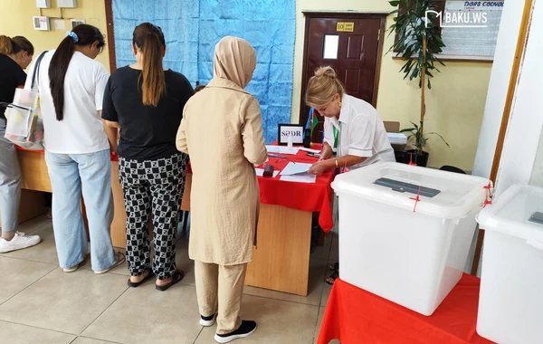 BAKU.WS-in çəkiliş qrupu seçki məntəqəsində olub