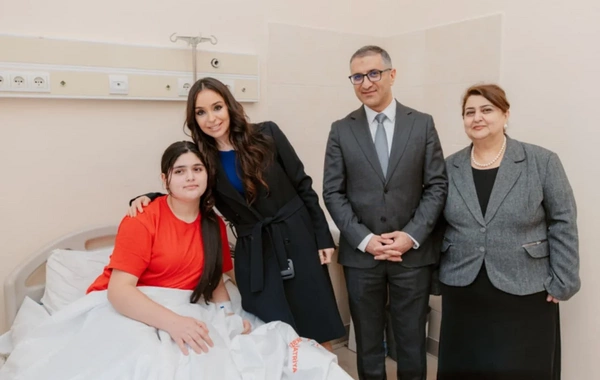 Leyla Əliyeva Bakıda Uşaq Klinik Xəstəxanasını ziyarət edib