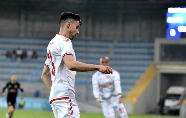 Araz-Naxçıvan 10 futbolçu ilə yolları ayırıb