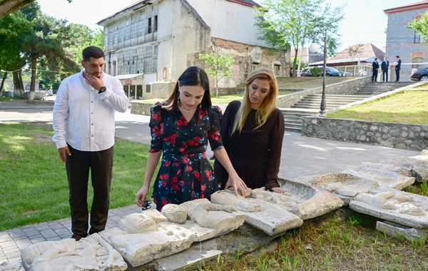 Leyla Əliyeva Şəki şəhərindəki Məhəmməd Füzuli adına parkda görülən işlərlə tanış olub