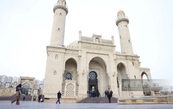 Təzəpir məscidində bayram namazı qılınıb