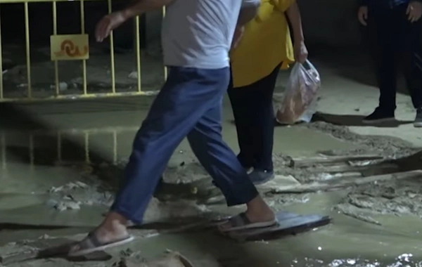 Xırdalanda kanalizasiya xəttində baş verən qəza sakinlər üçün çətinlik yaradıb