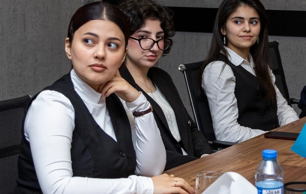 Baku TV-nin "Rəqəmsal Media Məktəbi"ndə doqquzuncu qrup məzunlarına sertifikatlar təqdim olunub