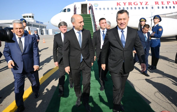 Sadır Japarov Azərbaycana gəlib