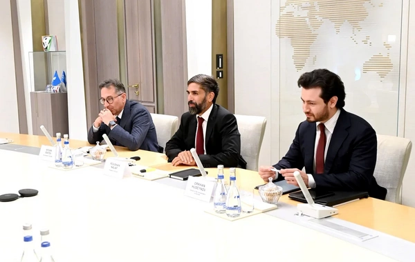 Rövşən Nəcəf BYD şirkətinin xarici əlaqələr və yeni biznesin inkişafı üzrə rəhbəri ilə görüşüb