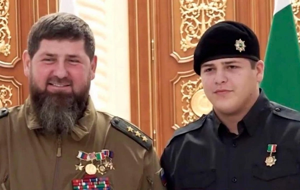 СМИ: Сын Рамзана Кадырова доставлен в Москву после серьезного ДТП в Грозном