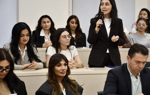 Əlaqələndirmə Qərargahının İşçi Qrupunun üzvləri Qarabağ Universitetində tələbələrlə görüş keçirib