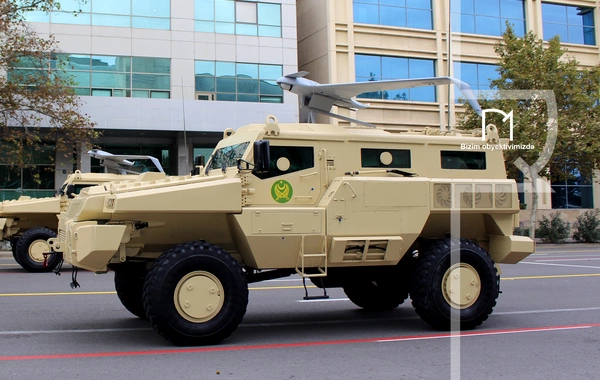 В Баку прошел марш военнослужащих в честь Дня Победы