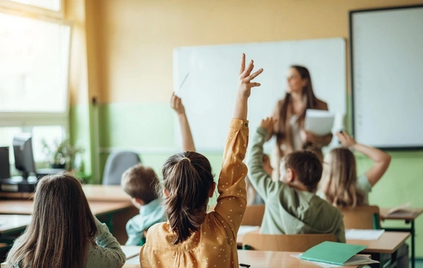 Müəllimlərlə bağlı təklif olunan modelin həm üstünlükləri, həm də çətinlikləri var