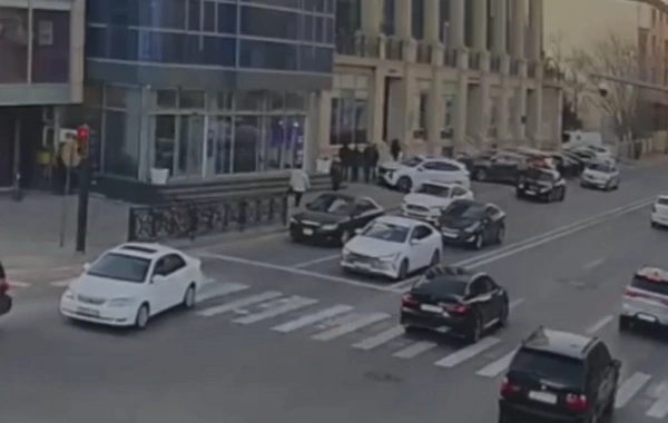 Yolayrıcında stop-xətt yoxdursa, sürücü nə etməlidir?