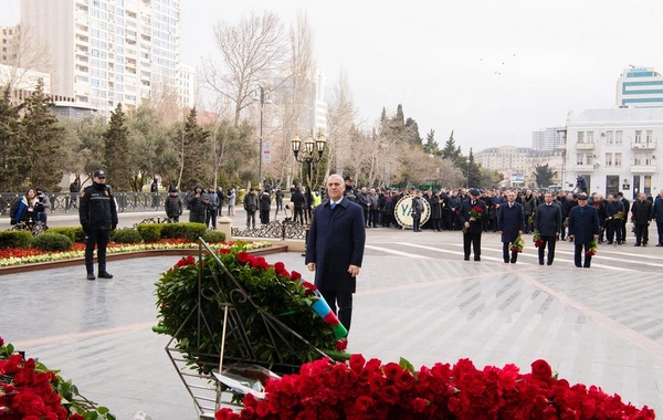 DTX əməkdaşları Ana harayı abidəsini ziyarət ediblər