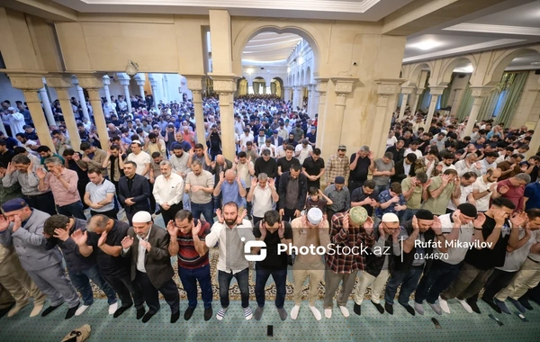 Əjdərbəy məscidində bayram namazı qılındı
