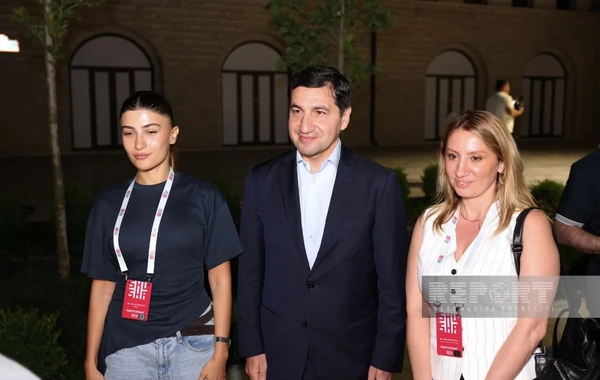 Hikmət Hacıyev IV Şuşa Qlobal Media Forumunun iştirakçıları ilə görüşüb