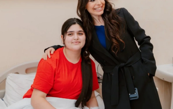 Leyla Əliyeva Bakıda Uşaq Klinik Xəstəxanasını ziyarət edib