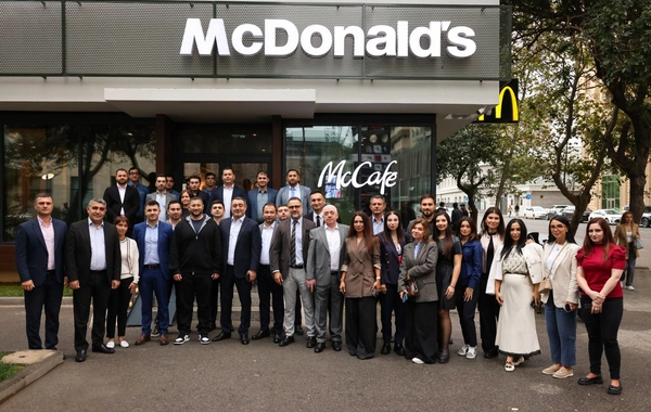 Yeni "McDonald"s" restoranı "Port Baku Mall"un qarşısında fəaliyyətə başlayıb