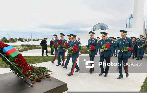 Azərbaycan xalqı Zəfər parkını ziyarət edir