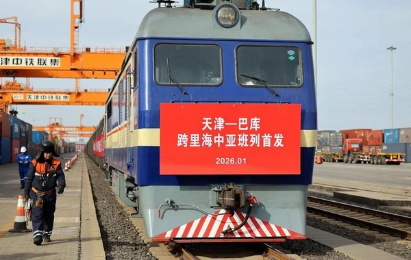 Çindən ilk Transxəzər yük qatarı Azərbaycana yola düşüb