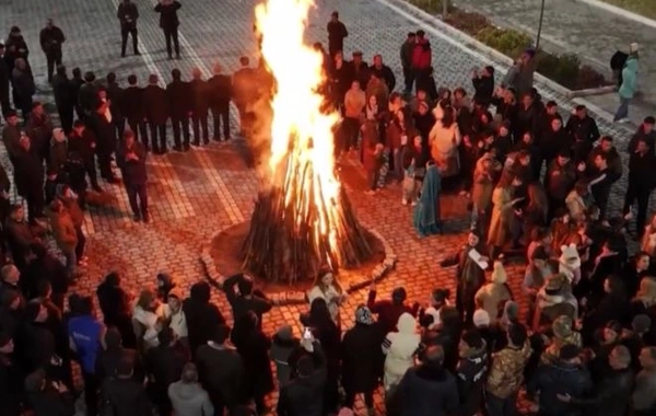 33 il sonra Kəlbəcərdə bayram tonqalı qalandı