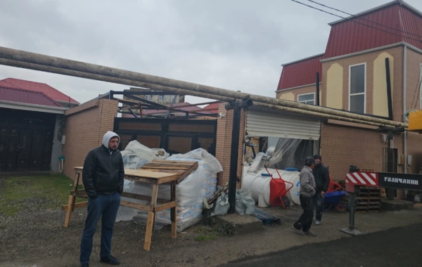 Bakıda qanunsuz tikinti sökülüb