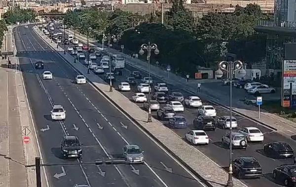 Bakının bir sıra yollarında tıxac yaranıb