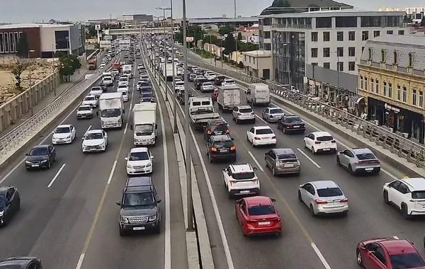 Paytaxtın bəzi küçələrində sıxlıq müşahidə olunur