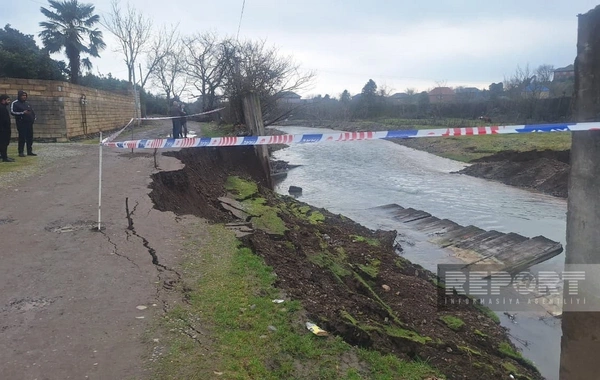 Azərbaycanda torpaq sürüşməsi olub