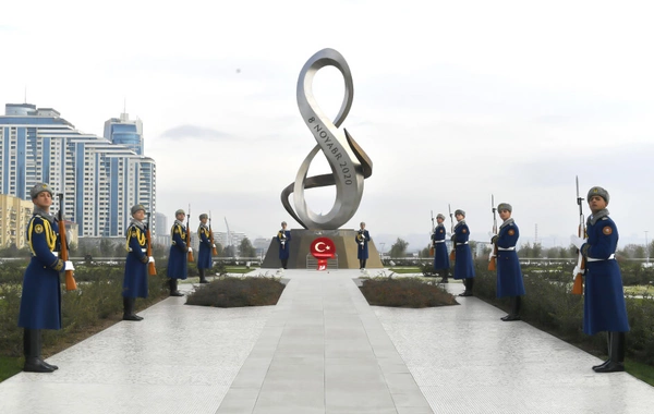 Cevdet Yılmaz Zəfər parkını ziyarət edib