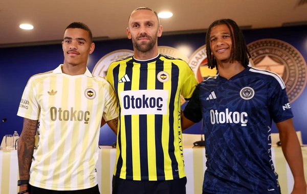 Fənərbağça yeni transferlərini təqdim etdi