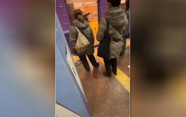 Metroda tüstülənmə - Qatar boşaldıldı