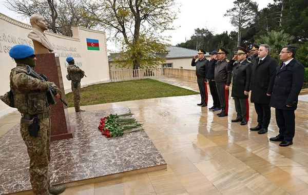 Закир Гасанов и военная делегация Узбекистана посетили воинскую часть коммандос