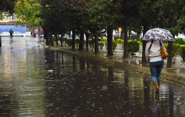 Sabah bəzi ərazilərdə arabir yağış yağacağı, şimşək çaxacağı gözlənilir