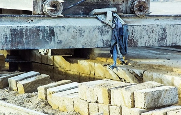 Abşeronda karxanada kişi ayağının qurğuda qalması nəticəsində ölüb