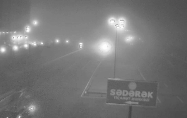 Zığ dairəsi-Hava Limanı yolunda sürət həddi endirilib, tablolarda "dumanlı hava" işarəsi qoyulub