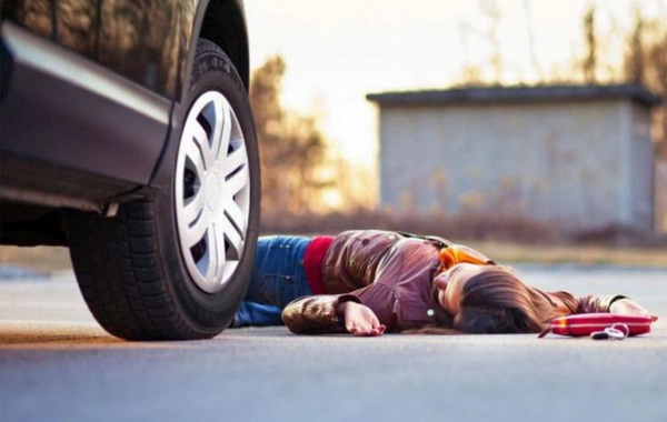 Bakıda təmizlik idarəsinin maşını qadını vurub öldürdü