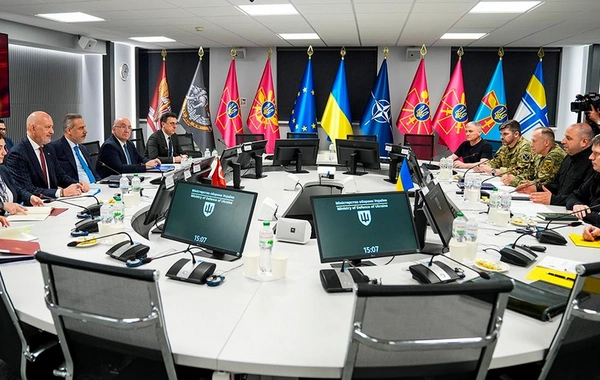 Hakan Fidan Ukraynanın müdafiə naziri ilə görüşüb
