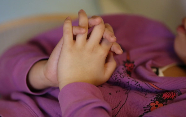 Ailəsi tərəfindən atılan üç azyaşlı uşağın SON VƏZİYYƏTİ