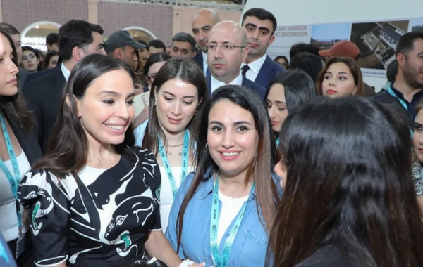 Leyla və Arzu Əliyevalar "Urban Expo" sərgisi ilə tanış olublar