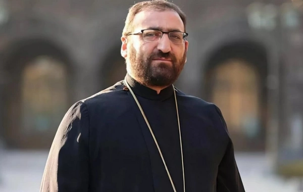 В Армении задержали архиепископа Аршака Хачатряна