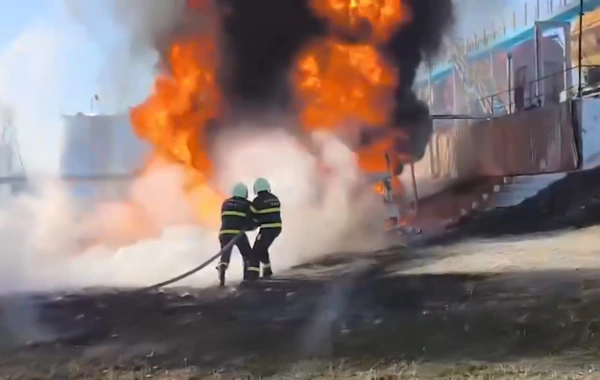 В Азербайджане загорелся перевозивший топливо автомобиль, есть погибший