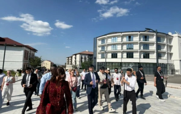 Şuşa Qlobal Media Forumunun iştirakçıları Xankəndi və Xocalıda