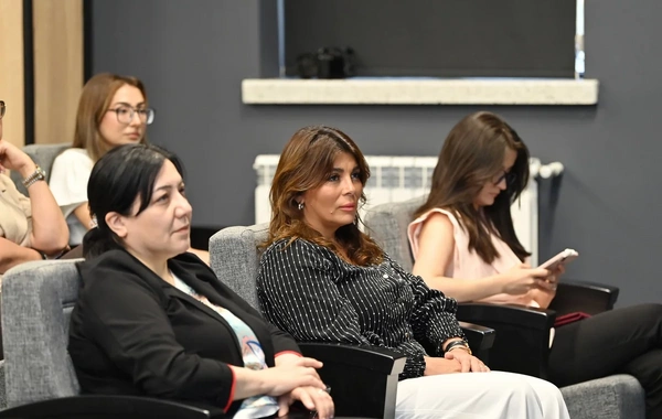 Jurnalistlər üçün "Təhsildə rəqəmsallaşma" mövzusunda ilk təlim keçirilib