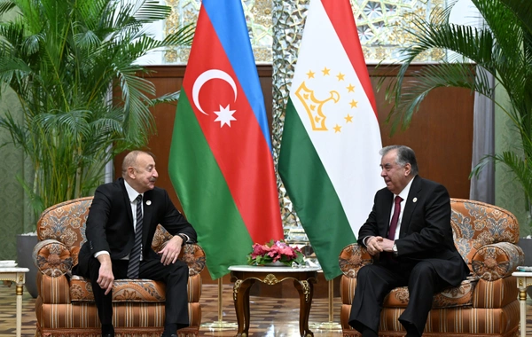 В Душанбе состоялась встреча Ильхама Алиева с Эмомали Рахмоном в формате один на один