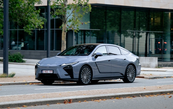 Yeni Lexus ES. zəriflik və innovasiyanın yeni nəsli