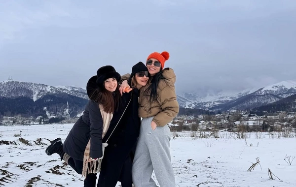 Azərbaycanlı model oğlu ilə Gürcüstanda dincəlir