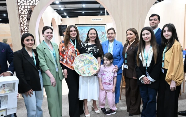 Leyla və Arzu Əliyevalar "Urban Expo" sərgisi ilə tanış olublar