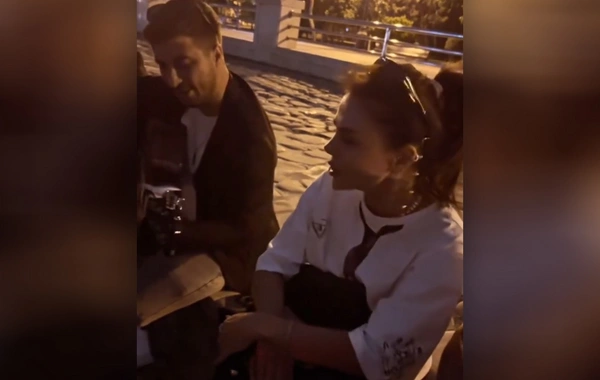 Günel Zeynalova Bakı Bulvarında gənc musiqiçilərlə oxudu