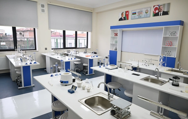 İlham Əliyev Lənkəran Dövlət Peşə Təhsil Mərkəzinin açılışında iştirak edib